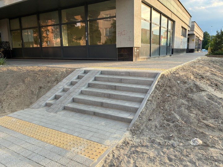 Niepełnosprawni czują się wykluczeni, jeżeli chodzi o przestrzeń przy Centrum 4 w Stalowej Woli.