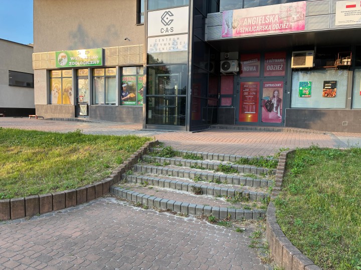 Niepełnosprawni czują się wykluczeni, jeżeli chodzi o przestrzeń przy Centrum 4 w Stalowej Woli.