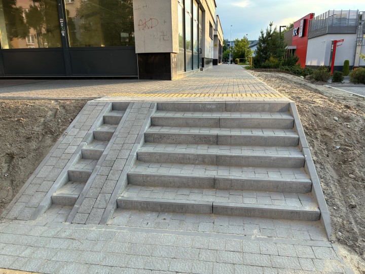 Niepełnosprawni czują się wykluczeni, jeżeli chodzi o przestrzeń przy Centrum 4 w Stalowej Woli.