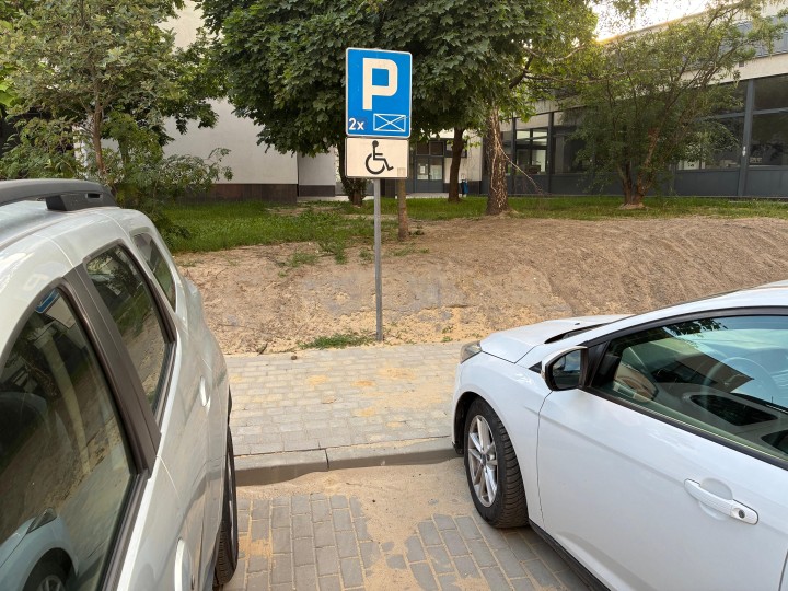 Niepełnosprawni czują się wykluczeni, jeżeli chodzi o przestrzeń przy Centrum 4 w Stalowej Woli.