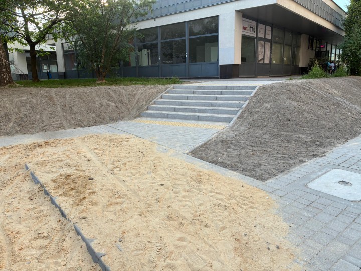 Niepełnosprawni czują się wykluczeni, jeżeli chodzi o przestrzeń przy Centrum 4 w Stalowej Woli.