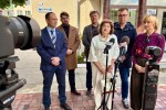 Konferencja prasowa radnych opozycji w Stalowej Woli w sprawie trybu zwołania sesji nadzwyczajnej na temat kondycji finansowej spółek.