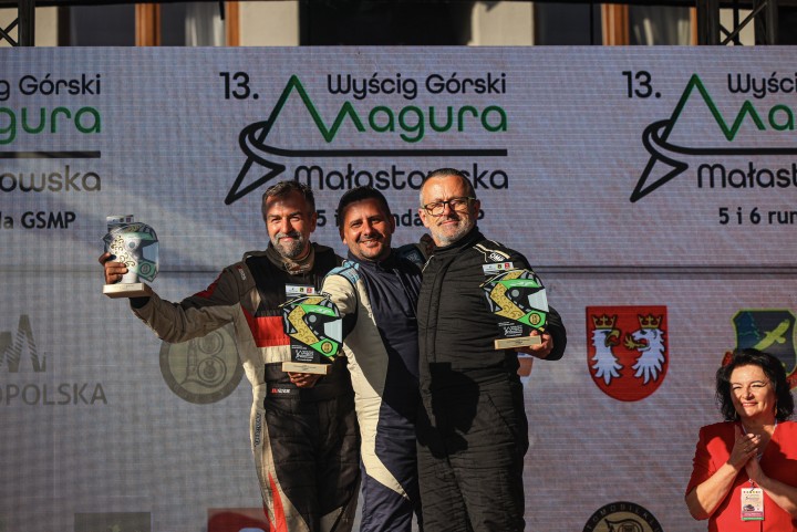 Krzysztof Faraś na podium w Magurze Małastowskiej.
