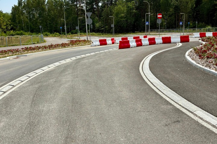 Rondo na ulicy Seulskiej w Stalowej Woli zostało wybudowane, aby połączyć się drogą wojewódzką z drogą ekspresową S-19.