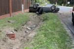 Dachowanie w Pysznicy. Kierowca uciekł do lasu.
