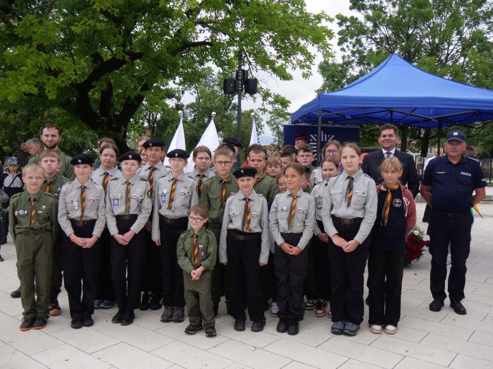 Święto Policji na rozwadowskim Rynku. Funkcjonariusze odebrali awanse i odznaczenia.