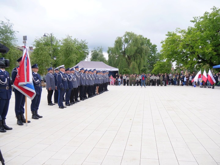 Święto Policji na rozwadowskim Rynku. Funkcjonariusze odebrali awanse i odznaczenia.