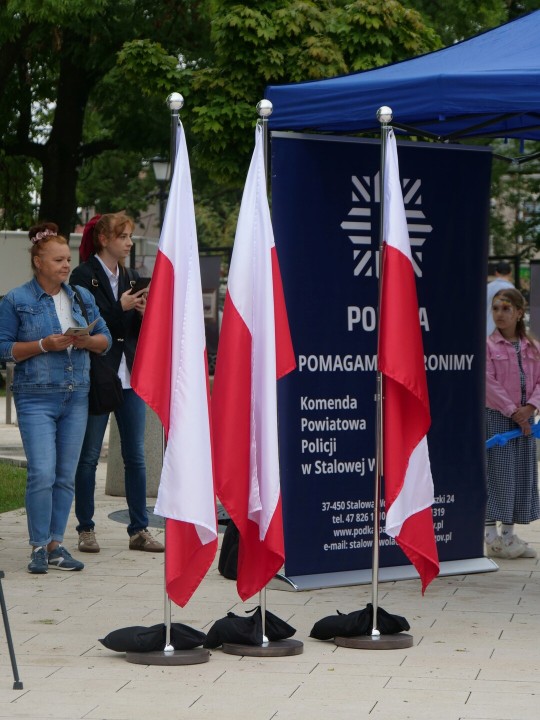 Święto Policji na rozwadowskim Rynku. Funkcjonariusze odebrali awanse i odznaczenia.