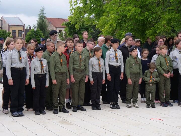 Święto Policji na rozwadowskim Rynku. Funkcjonariusze odebrali awanse i odznaczenia.