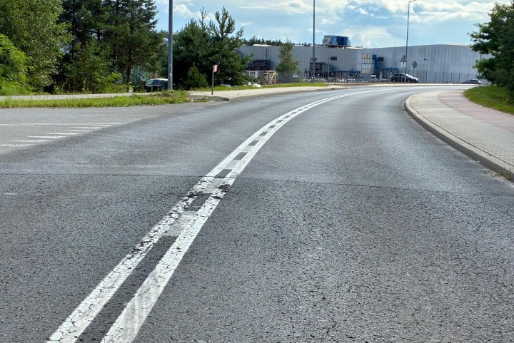 Rozpoczyna się przebudowa ulicy Przyszowskiej w Stalowej Woli. Na odcinku 2,2 km powstaną dwa ronda i dojazdy do przyszłych dróg gminnych. Otrzymały one status rygoru natychmiastowej wykonalności.