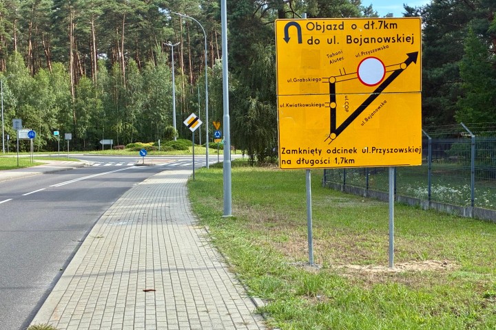 Rozpoczyna się przebudowa ulicy Przyszowskiej w Stalowej Woli. Na odcinku 2,2 km powstaną dwa ronda i dojazdy do przyszłych dróg gminnych. Otrzymały one status rygoru natychmiastowej wykonalności.
