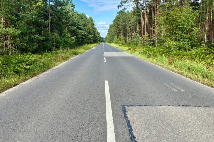 Rozpoczyna się przebudowa ulicy Przyszowskiej w Stalowej Woli. Na odcinku 2,2 km powstaną dwa ronda i dojazdy do przyszłych dróg gminnych. Otrzymały one status rygoru natychmiastowej wykonalności.