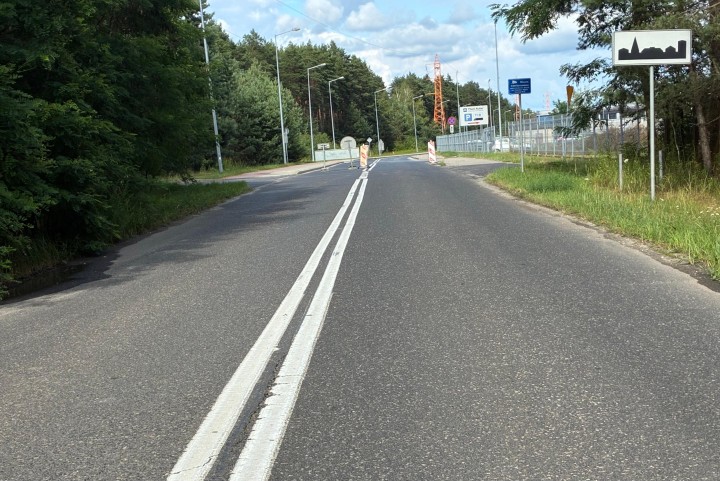 Rozpoczyna się przebudowa ulicy Przyszowskiej w Stalowej Woli. Na odcinku 2,2 km powstaną dwa ronda i dojazdy do przyszłych dróg gminnych. Otrzymały one status rygoru natychmiastowej wykonalności.