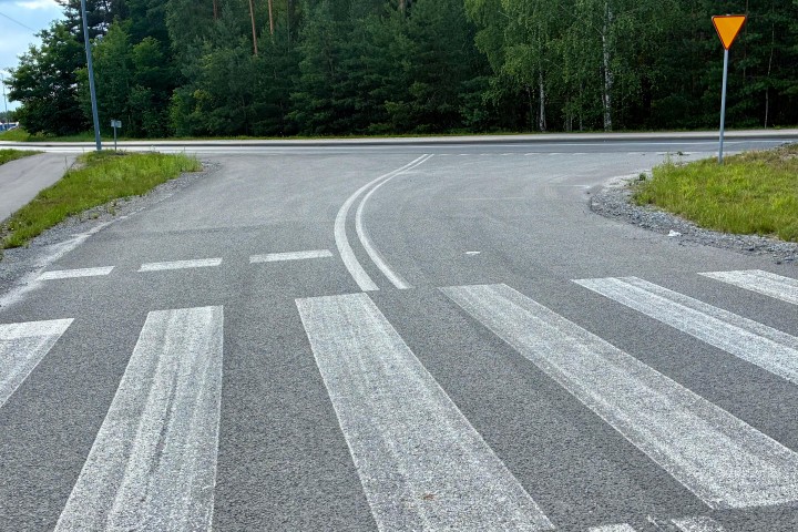 Rozpoczyna się przebudowa ulicy Przyszowskiej w Stalowej Woli. Na odcinku 2,2 km powstaną dwa ronda i dojazdy do przyszłych dróg gminnych. Otrzymały one status rygoru natychmiastowej wykonalności.