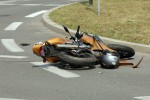 Wypadek z udziałem motocyklisty na skrzyżowaniu przy Patriocie.