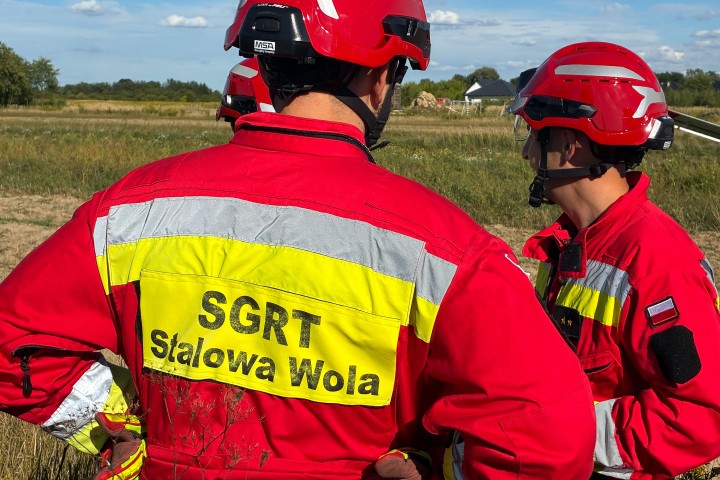 Podczas szkolenia maszyna w pewnym momencie spadła na ziemię, nieopodal lotniska.