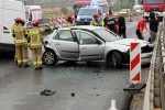 Czołowe zderzenie busa z osobówką. 3 osoby ranne.
