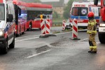 Czołowe zderzenie busa z osobówką. 3 osoby ranne.