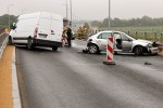Czołowe zderzenie busa z osobówką. 3 osoby ranne.