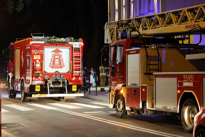 Strażacy zanim odjechali upewnili się ponownie, czy rzeczywiście nie ma zagrożenia pożarowego.