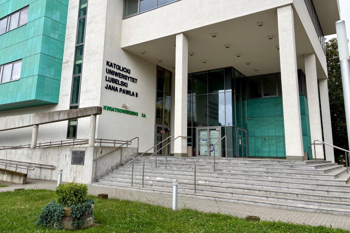 Siedziba Stalowowolskiej Agencji Rozwoju Regionalnego mieści się na ulicy Kwiatkowskiego, w budynku, gdzie niegdyś był Katolicki Uniwersytet Lubelski.