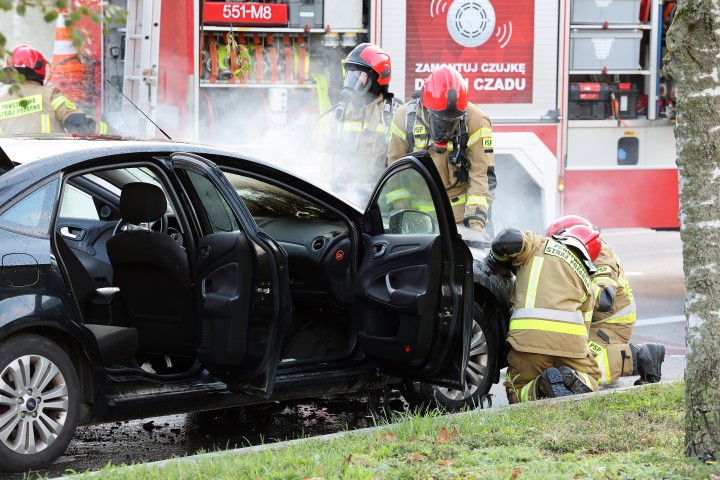 Pożar samochodu na Alejach Jana Pawła II w Stalowej Woli.