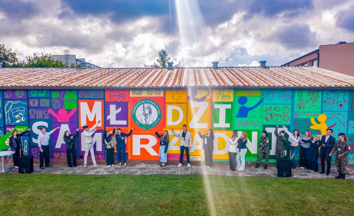 Murale, murale, a młodzi wyjeżdżają ze Stalowej Woli i nie wracają.