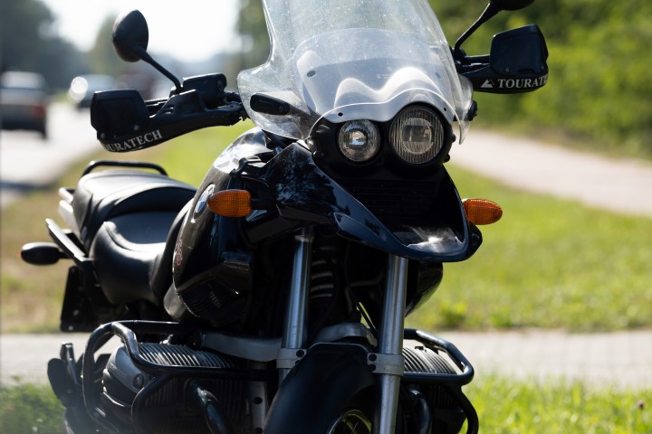 Ranny motocyklista z BMW trafił do szpitala. Do wypadku doszło w gminie Pysznica.