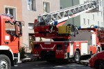 Stalowa Wola: pożar w bloku na osiedle Śródmieście. Z mieszkania wyprowadzono starszą kobietę.