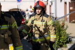 Stalowa Wola: pożar w bloku na osiedle Śródmieście. Z mieszkania wyprowadzono starszą kobietę.