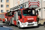 Stalowa Wola: pożar w bloku na osiedle Śródmieście. Z mieszkania wyprowadzono starszą kobietę.