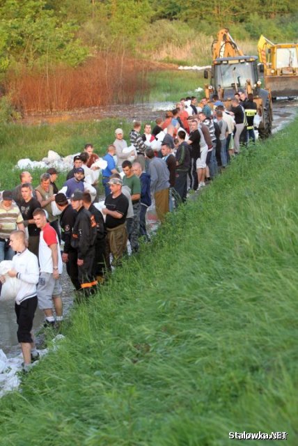Woda zalewa Sandomierz i Tarnobrzeg. Wezwano 3500 mieszkańców do ewakuacji.