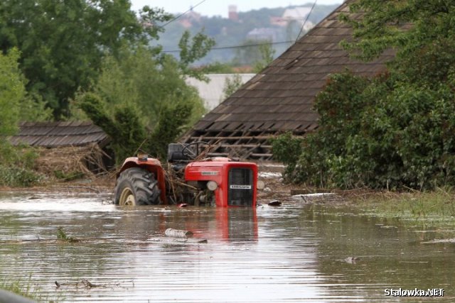 Po pierwszej powodzi wynikało, że blisko 5 000 budynków z powiatu tarnobrzeskiego było zalanych. Natomiast po pierwszej fali 50 budynków zakwalifikowało się do rozbiórki - komentuje inspektor.