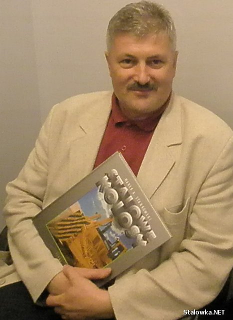 Marek A. Stańkowski, autor wyjątkowego albumu o maszynach budowlanych.