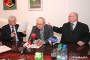 Zainteresowane strony podczas podpisywania porozumienia w sprawie obwodnicy w Urzędzie Miasta w Stalowej Woli w 2007 roku