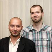 Czarek i Tomek, twórcy filmu Datur. Organizatorzy antynarkotykowej imprezy.
