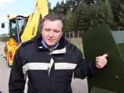 Bartosz Kopyto i Andrzej Ciozda z HSW S.A. przygotowali dla dziennikarzy pokaz możliwości koparko-ładowarek