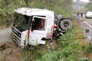 18 października br. samochód marki Scania z powodu słabej gumy wpadł do rowu.
