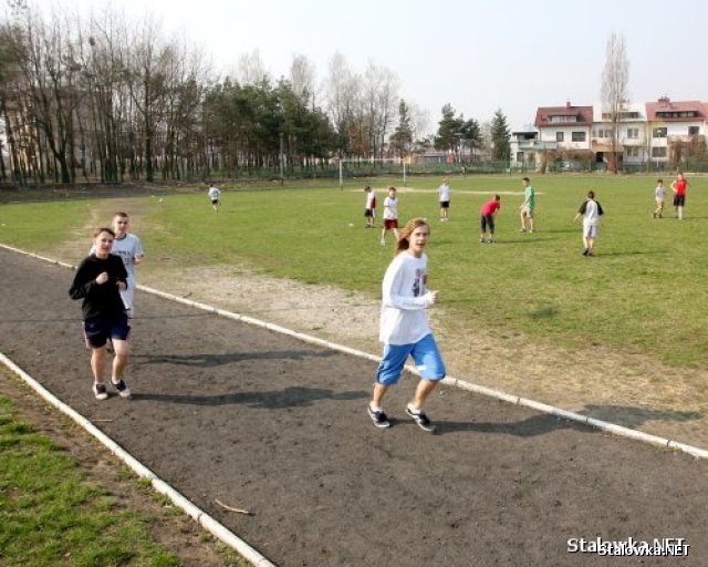 Na części boiska należącej do szkoły mają powstać boiska wielofunkcyjne.