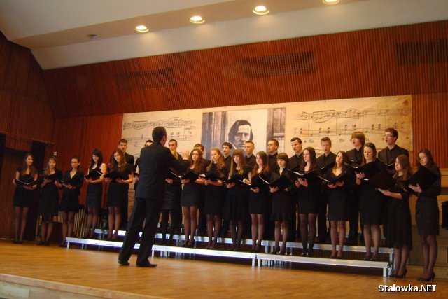 Poziom artystyczny konkursu był bardzo wysoki, tym bardziej należą się wielkie gratulacje dla Chóru ze Stalowej Woli i dyrygenta Macieja Witka.
