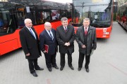 W piątkowe popołudnie przed Urzędem Gminy Pysznica dokonano prezentacji ośmiu nowych autobusów należących do Zakładu Miejskiej Komunikacji Samochodowej w Stalowej Woli.