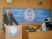 Dr Damian Gil, opiekun dzisiejszej konferencji ze stalowowolskiego KUL.