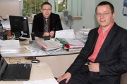 Obecnie w Kancelarii Starosty Stalowowolskiego pracują: Tomasz Wosk, wieloletni dziennikarz Tygodnika Sztafeta (z lewej) oraz Filip Zalewski.