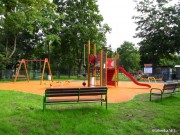 Pierwszy plac zabaw, który powstał w ramach rządowego projektu Radosna szkoła mieści się przy PSP nr 3 w Stalowej Woli.