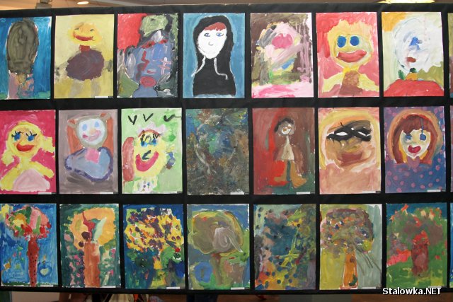 Wszystkie prace prezentowane na wystawie są autorstwa dzieci, uczęszczających na koło plastyczne w Spółdzielczym Domu Kultury.