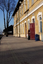 Odnowiony peron na stacji kolejowej w Rozwadowie.