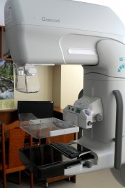 Dzięki unijnemu wsparciu nie tylko dostosowano pomieszczenia pod przyszłe oprzyrządowanie, ale zakupiono jeden z najnowocześniejszych na chwilę obecną aparat mammograficzny.