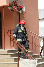 Błyskawiczna akcja straży pożarnej - obyło się bez urazów i większych strat.