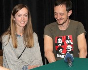 Marzena Sowa i Sylvain Savoia, goście specjalni III edycji Miasta Komiksów, wraz z uczestnikami warsztatów plastycznych.