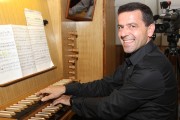 Tomasz Glanc, polski pianista, organista oraz kompozytor, na stałe mieszkający w Niemczech.
